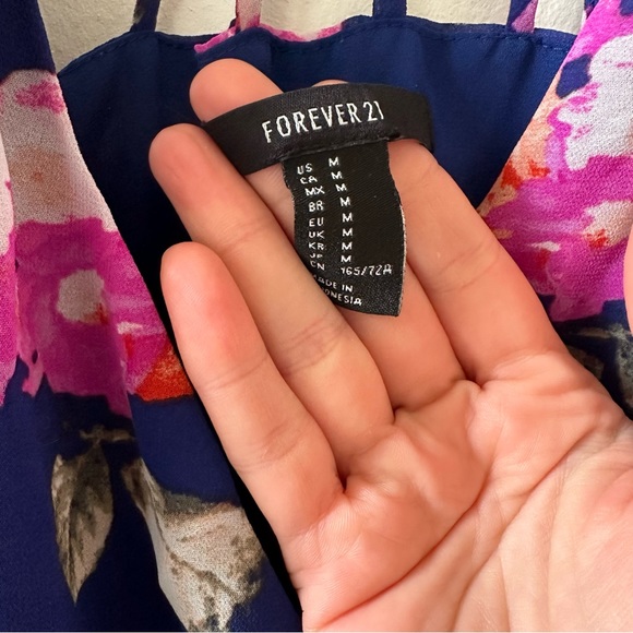 Forever 21 flower jumpsuit size M - Picture 5 of 5